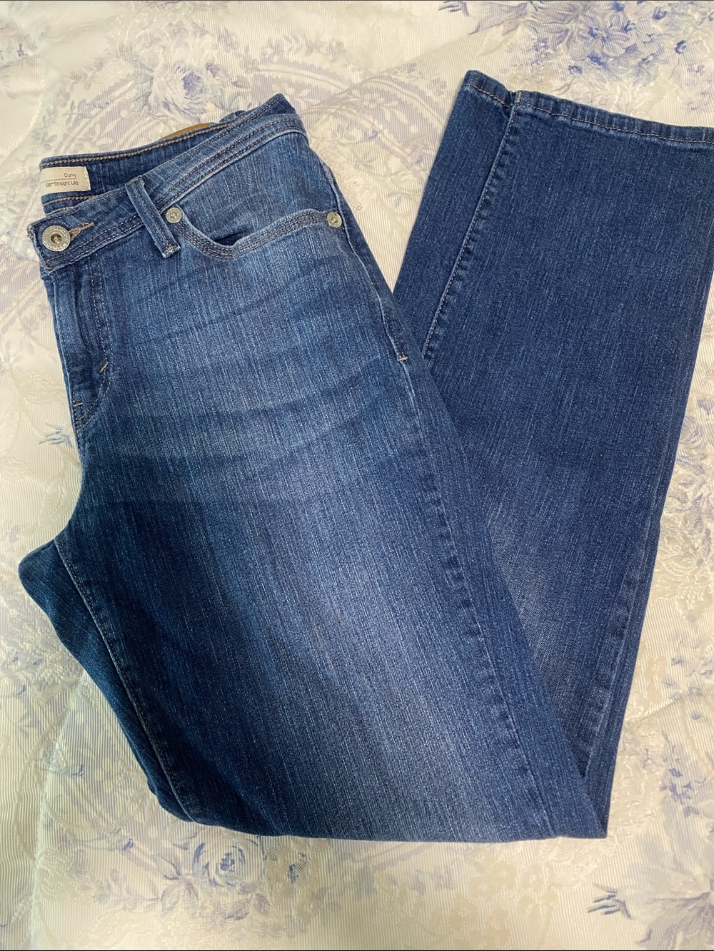Levis Curvy 529 Straight Fit-